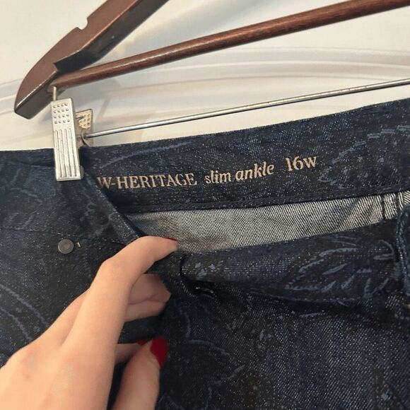 Talbots Heritage Slim Ankle Dark Wash Leaf Patterned Jeans 16W - Picture 2 of 4